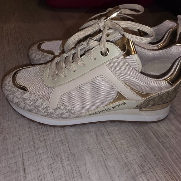 Michael Kors Shoes - Picture 2 of 3